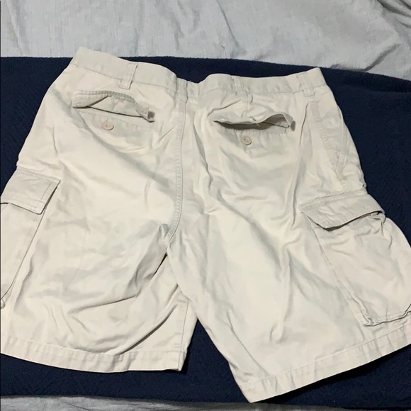 Austin Cargo khaki shorts - Picture 2 of 3